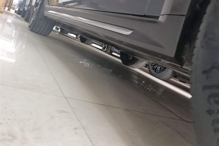 Used Lynk & Co 02 2020 1.5T DCT Two-Wheel Drive Pro Edition Right Side Sill
