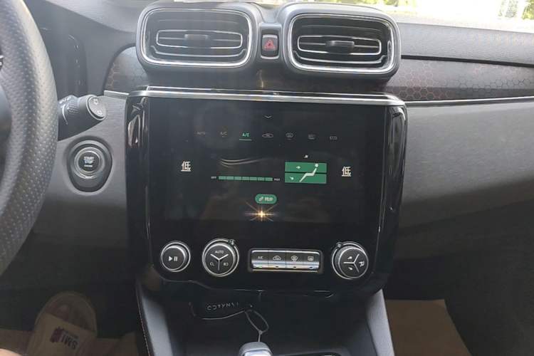 Used Lynk & Co 02 2020 1.5T DCT Two-Wheel Drive Pro Edition Audio And AC Panel