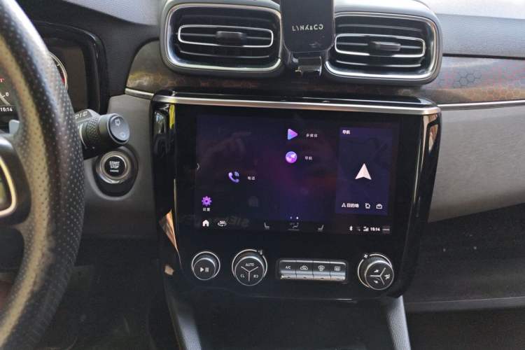 Used Lynk & Co 02 2020 1.5T DCT Two-Wheel Drive Pro Edition Audio And AC Panel