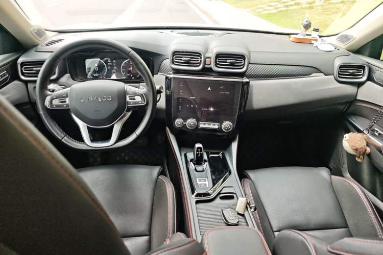 Used Lynk & Co 02 2020 High-Energy Edition 2.0T Automatic Two-Wheel Drive Pro Version Center Console