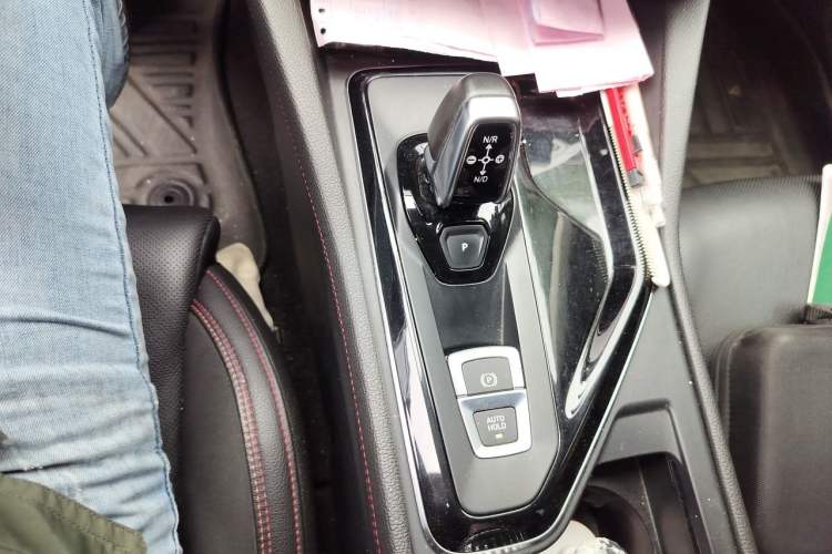 Used Lynk & Co 02 2020 1.5T DCT Two-Wheel Drive Pro Edition Gear Lever