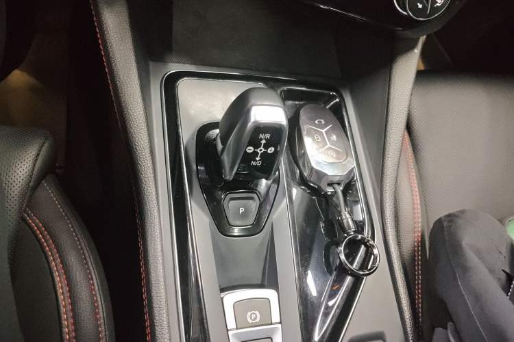 Used Lynk & Co 02 2020 1.5T DCT Two-Wheel Drive Pro Edition Gear Lever