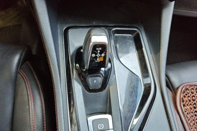 Used Lynk & Co 02 2020 1.5T DCT Two-Wheel Drive Pro Edition Gear Lever