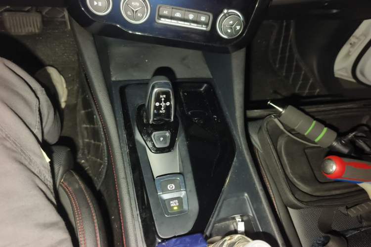 Used Lynk & Co 02 2020 1.5T DCT Two-Wheel Drive Pro Edition Gear Lever
