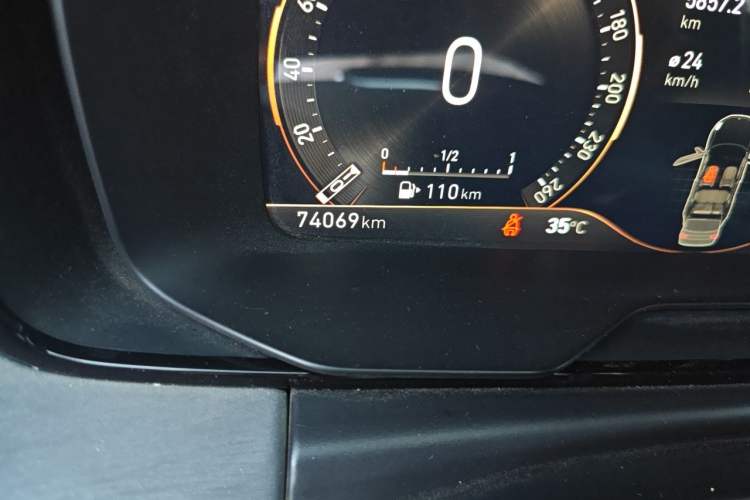 Used Lynk & Co 02 2020 1.5T DCT Two-Wheel Drive Pro Edition Odometer Close Up