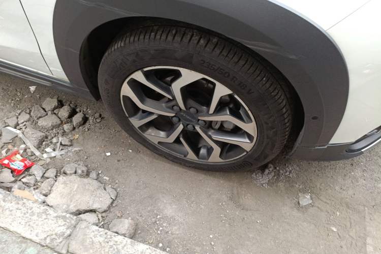 Used Lynk & Co 02 2020 1.5T DCT Two-Wheel Drive Pro Edition Right Front Wheel Hub