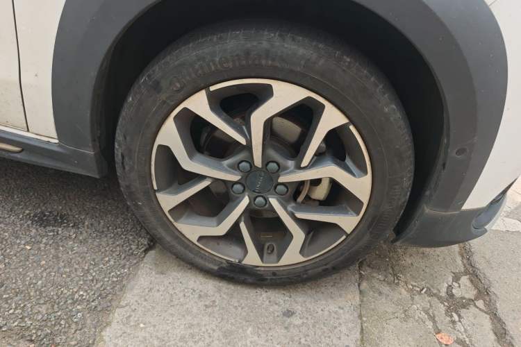 Used Lynk & Co 02 2020 High-Energy Edition 2.0T Automatic Two-Wheel Drive Pro Version Right Front Wheel Hub