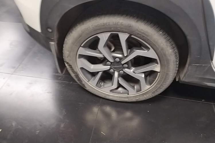 Used Lynk & Co 02 2020 1.5T DCT Two-Wheel Drive Pro Edition Right Rear Wheel Hub