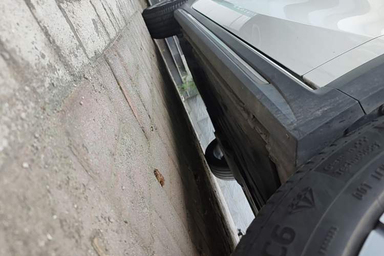 Used Lynk & Co 02 2020 1.5T DCT Two-Wheel Drive Pro Edition Right Side Sill