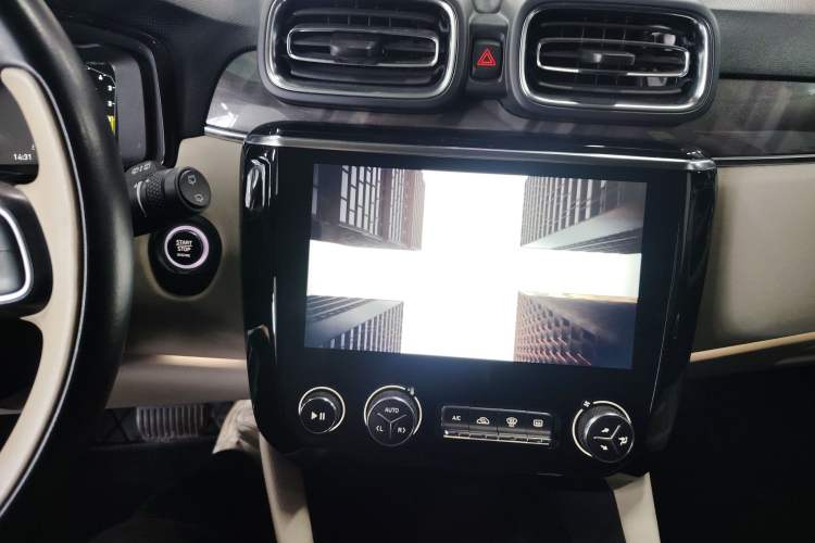 Used Lynk & Co 02 2021 1.5TD DCT Two-Wheel Drive Champion Edition Audio And AC Panel