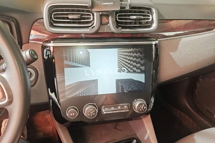 Used Lynk & Co 02 2021 1.5TD DCT Two-Wheel Drive Champion Edition Audio And AC Panel