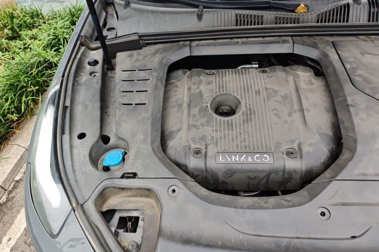 Used Lynk & Co 02 2021 2.0TD Automatic Two-Wheel Drive "Jin" Champion Edition Engine Bay Right