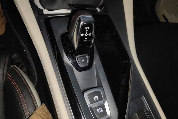 Used Lynk & Co 02 2021 1.5TD DCT Two-Wheel Drive Champion Edition Gear Lever
