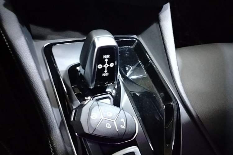 Used Lynk & Co 02 2021 1.5TD DCT Two-Wheel Drive Champion Edition Gear Lever