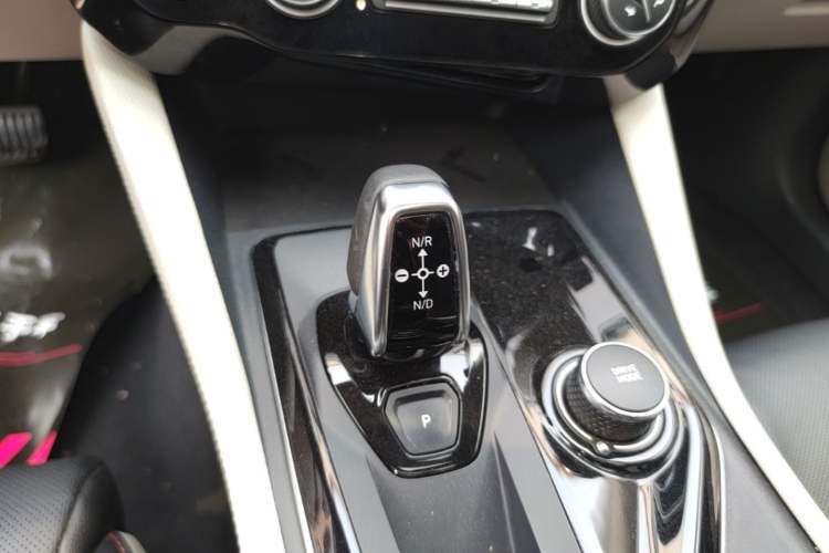Used Lynk & Co 02 2021 2.0TD Automatic Two-Wheel Drive Zhaoshang Champion Edition Gear Lever