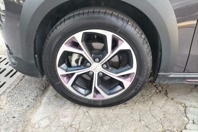 Used Lynk & Co 02 2021 1.5TD DCT Two-Wheel Drive Zhaoyao Plus Left Front Wheel Hub