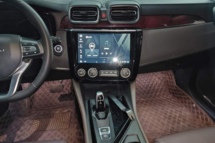 Used Lynk & Co 02 2021 1.5TD DCT Two-Wheel Drive Champion Edition Audio And AC Panel