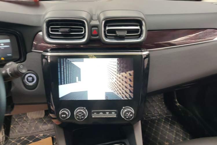 Used Lynk & Co 02 2021 1.5TD DCT Two-Wheel Drive Zhaoyao Plus Audio And AC Panel