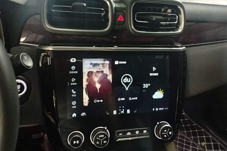 Used Lynk & Co 02 2021 1.5TD DCT Two-Wheel Drive Champion Edition Audio And AC Panel