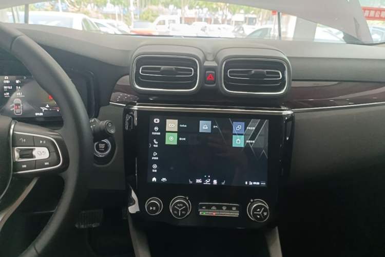 Used Lynk & Co 02 2021 1.5TD DCT Two-Wheel Drive Champion Edition Audio And AC Panel
