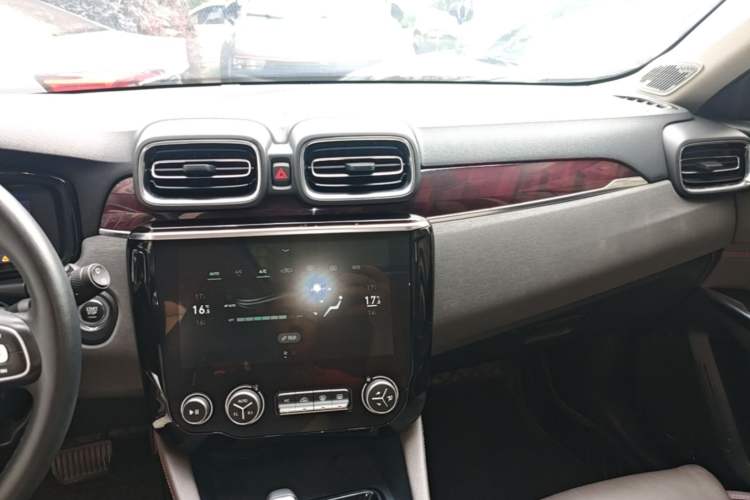 Used Lynk & Co 02 2021 1.5TD DCT Two-Wheel Drive Champion Edition Audio And AC Panel