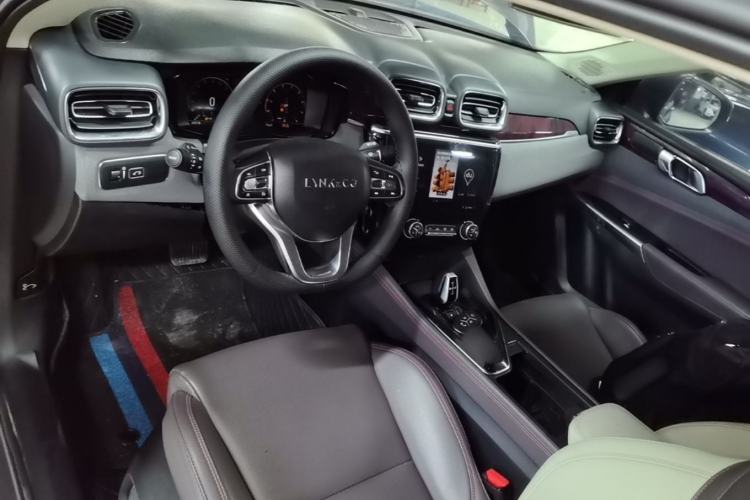 Used Lynk & Co 02 2021 1.5TD DCT Two-Wheel Drive Zhaoyao Plus Center Console