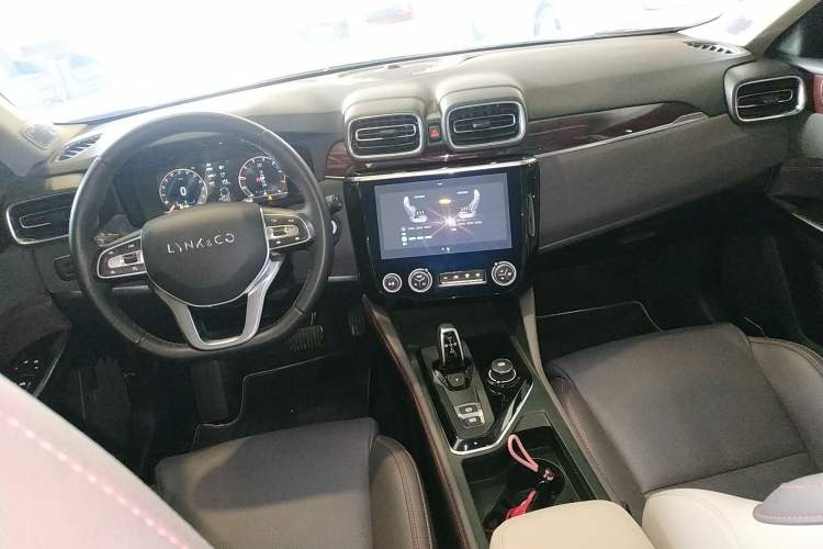 Used Lynk & Co 02 2021 2.0TD Automatic Two-Wheel Drive Zhaoshang Champion Edition Center Console