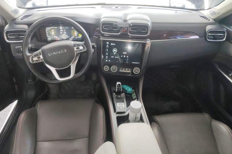 Used Lynk & Co 02 2021 1.5TD DCT Two-Wheel Drive Champion Edition Center Console