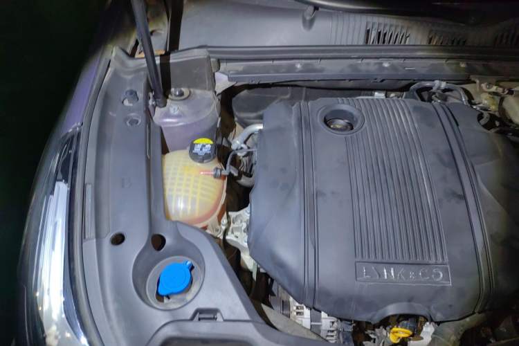 Used Lynk & Co 02 2021 1.5TD DCT Two-Wheel Drive Champion Edition Engine Bay Right