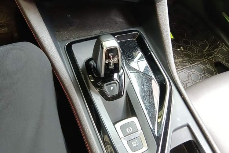 Used Lynk & Co 02 2021 1.5TD DCT Two-Wheel Drive Champion Edition Gear Lever