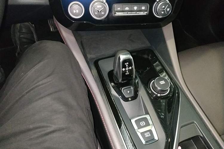 Used Lynk & Co 02 2021 2.0TD Automatic Two-Wheel Drive Zhaoshang Champion Edition Gear Lever