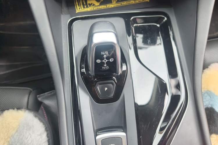 Used Lynk & Co 02 2021 1.5T DCT Two-Wheel Drive Zhaopu Gear Lever