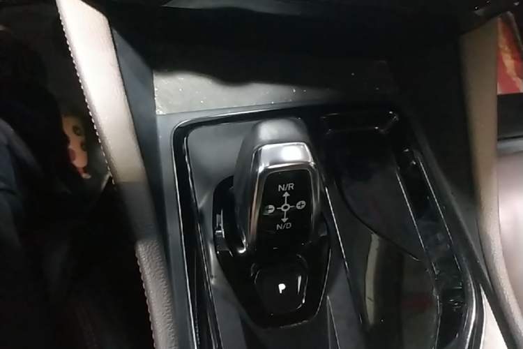Used Lynk & Co 02 2021 1.5TD DCT Two-Wheel Drive Champion Edition Gear Lever