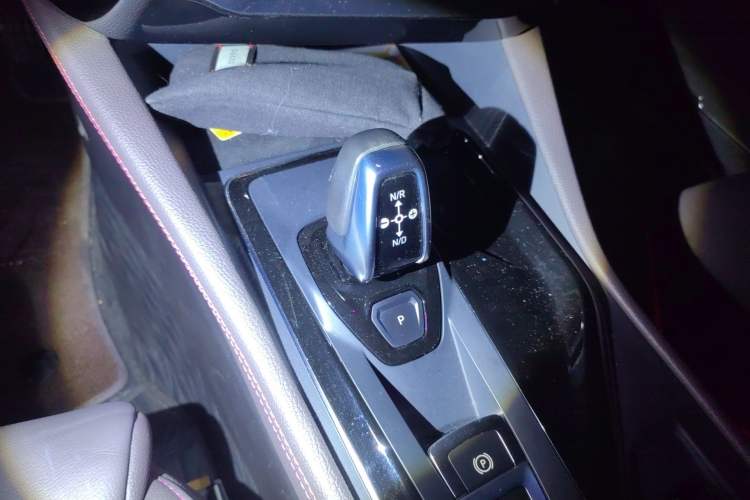 Used Lynk & Co 02 2021 1.5TD DCT Two-Wheel Drive Champion Edition Gear Lever