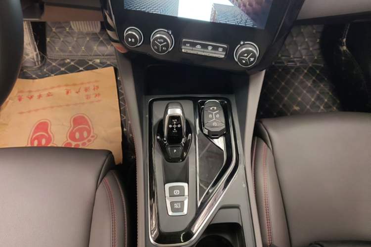 Used Lynk & Co 02 2021 1.5TD DCT Two-Wheel Drive Zhaoyao Plus Gear Lever