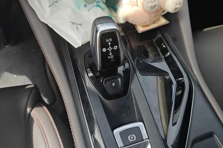Used Lynk & Co 02 2021 1.5TD DCT Two-Wheel Drive Champion Edition Gear Lever