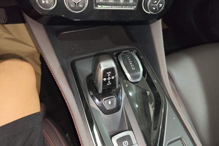 Used Lynk & Co 02 2021 1.5TD DCT Two-Wheel Drive Zhaoyao Plus Gear Lever