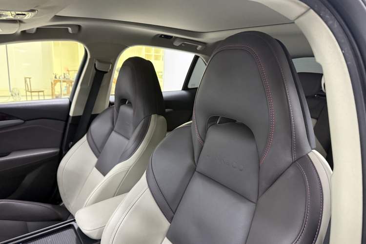 Used Lynk & Co 02 2021 1.5TD DCT Two-Wheel Drive Champion Edition Interior 6