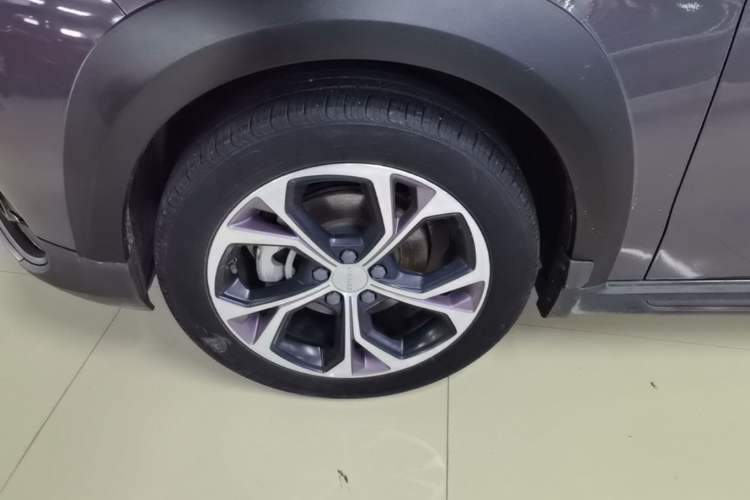 Used Lynk & Co 02 2021 1.5TD DCT Two-Wheel Drive Zhaoyao Plus Left Front Wheel Hub