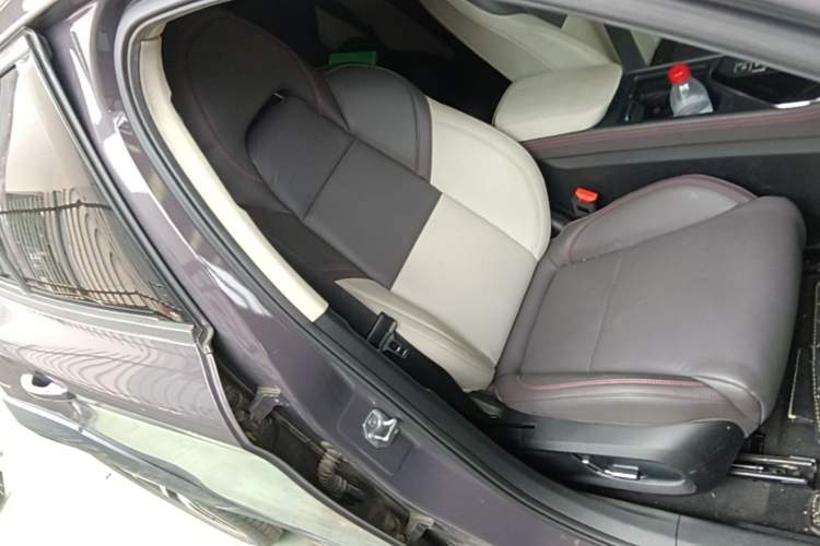 Used Lynk & Co 02 2021 1.5TD DCT Two-Wheel Drive Champion Edition Right Front Seat