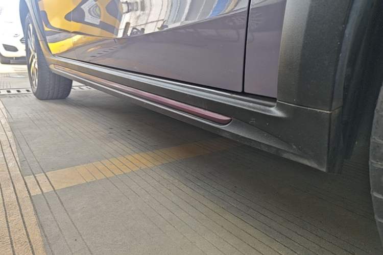 Used Lynk & Co 02 2021 1.5TD DCT Two-Wheel Drive Champion Edition Right Side Sill