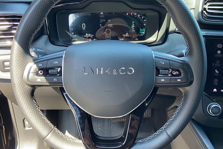 Used Lynk & Co 02 2021 2.0TD Automatic Two-Wheel Drive "Jin" Champion Edition Steering Wheel