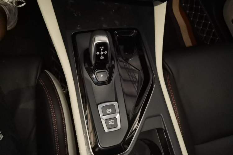 Used Lynk & Co 02 2021 1.5TD DCT Two-Wheel Drive Champion Edition Gear Lever