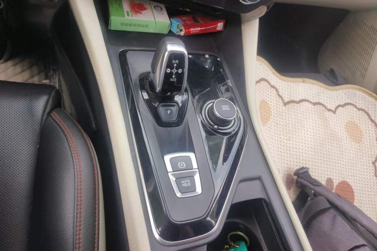 Used Lynk & Co 02 2021 2.0TD Automatic Two-Wheel Drive Zhaoshang Champion Edition Gear Lever