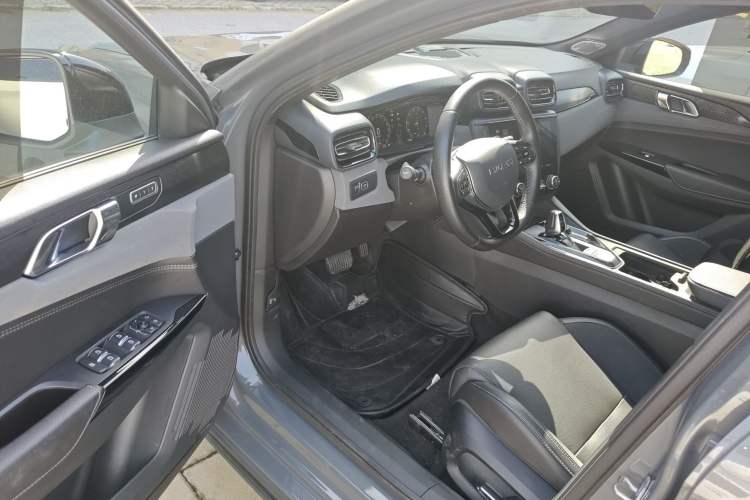 Used Lynk & Co 02 2021 1.5TD DCT Two-Wheel Drive Champion Edition Interior 3