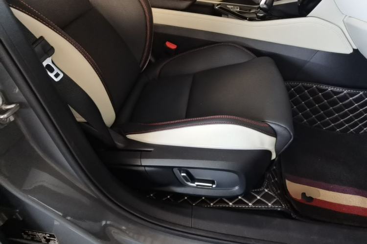Used Lynk & Co 02 2021 1.5TD DCT Two-Wheel Drive Champion Edition Right Front Seat