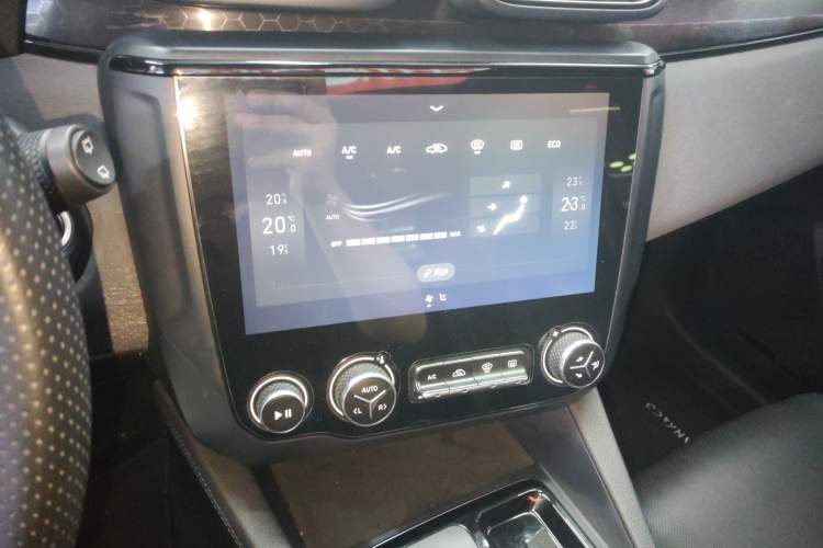Used Lynk & Co 02 2021 1.5TD DCT Two-Wheel Drive Champion Edition Audio And AC Panel
