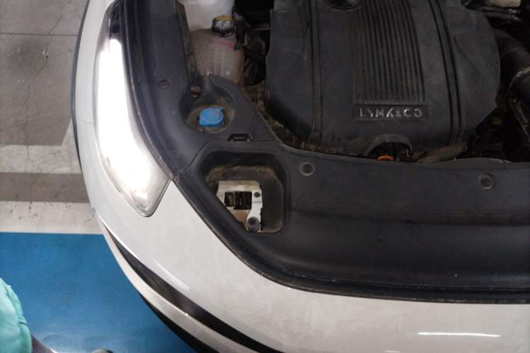 Used Lynk & Co 02 2021 1.5TD DCT Two-Wheel Drive Power Plus Engine Bay Right
