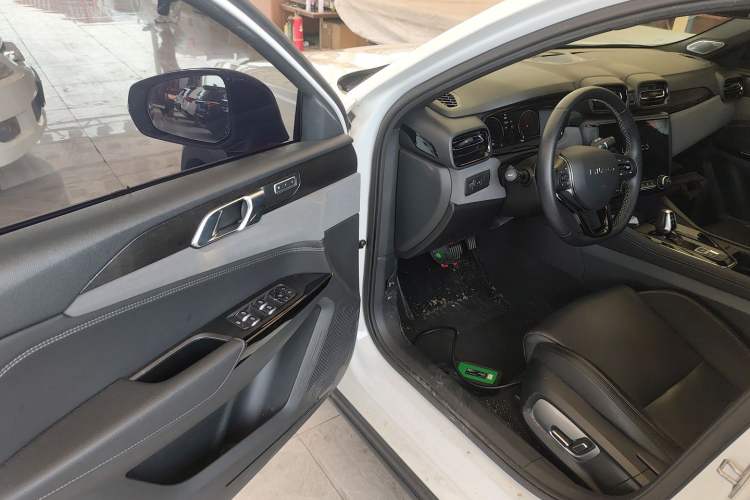Used Lynk & Co 02 2021 1.5TD DCT Two-Wheel Drive Champion Edition Interior 2