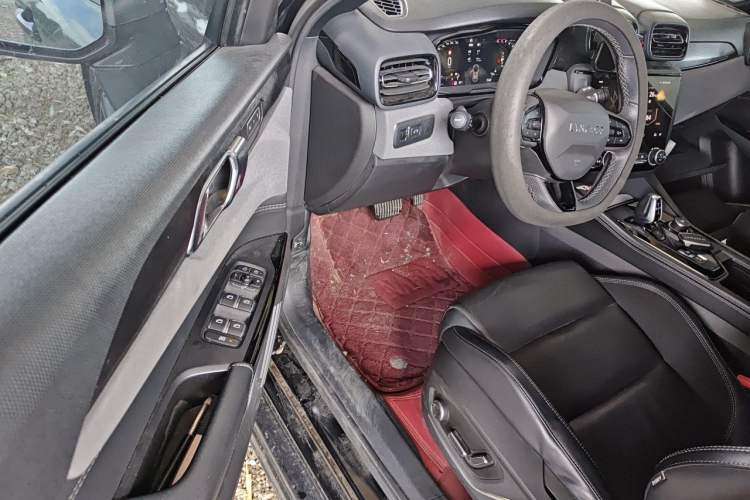 Used Lynk & Co 02 2022 2.0T DCT Shine Pro Driver Seat